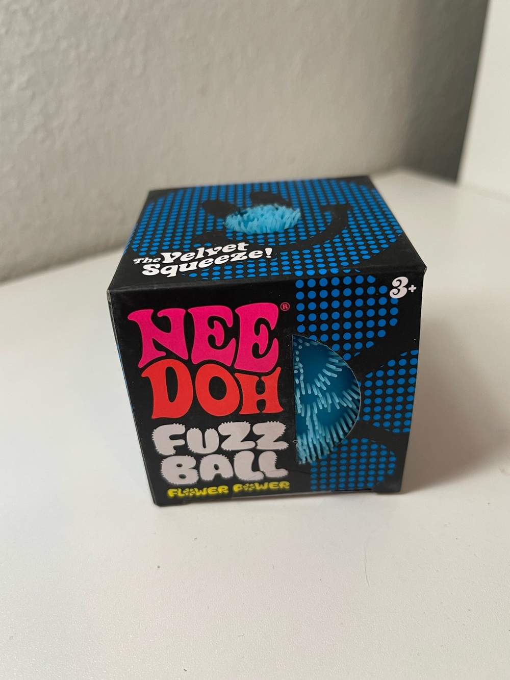 NeeDoh Flower Power Fuzz Ball Blue